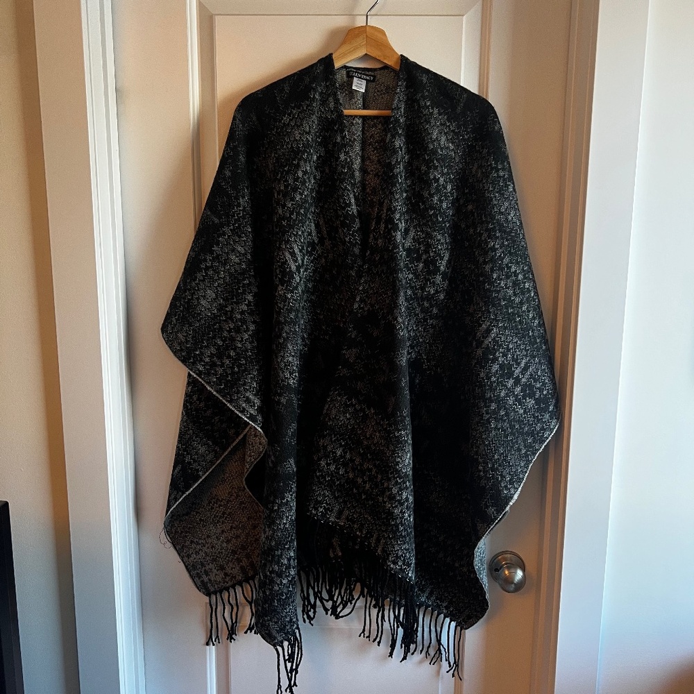 Ellen Tracy Shawl